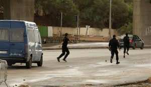 Riot police chase after Islamist protesters in Tunis