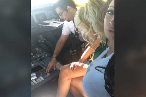 Kuwait Girl Porn - Kuwait Pilot Entertains Former Porn Star Inside Cockpit