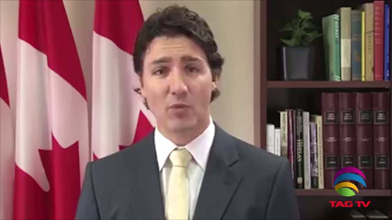 Canadian Prime Minister Breaks Fast With Muslim Canadians In Mosque